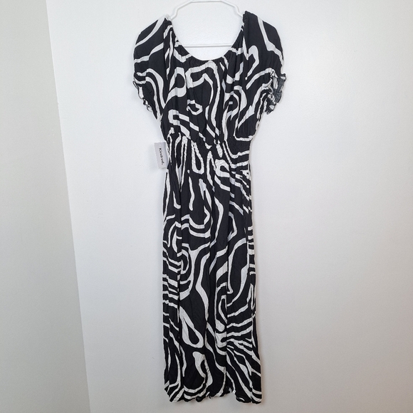 Elegant Zebra Pattern Maxi Dress - Picture 2 of 5